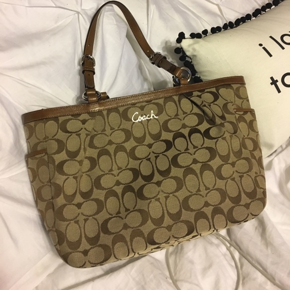 Coach Handbags - 🤎 Authentic Coach Signature Tote | Classic Everyday Bag