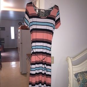 Long maxi dress with belt