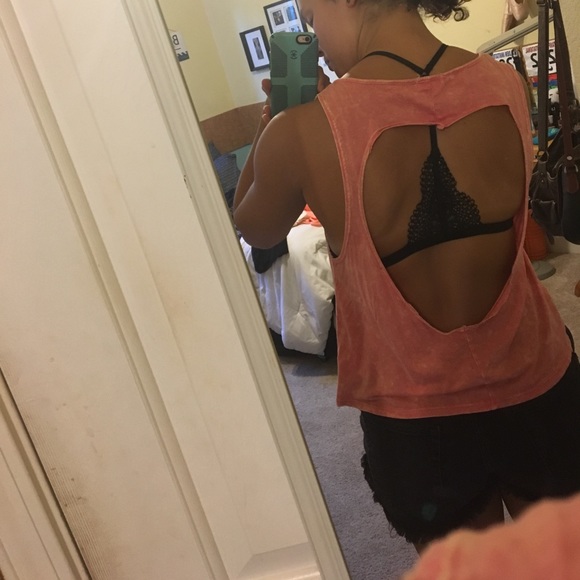 Coral tank with heart cutout back - Picture 2 of 4