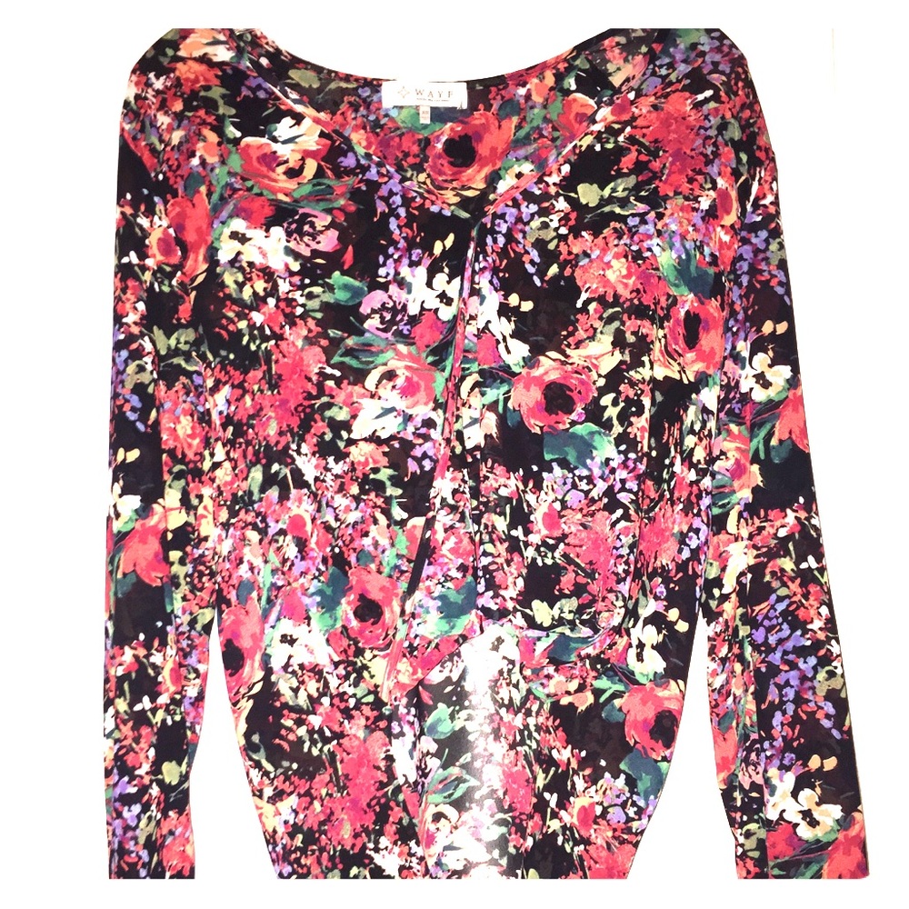 Wayf Floral top. Cropped in the front!