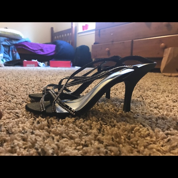 Black and silver high heels - Picture 2 of 3