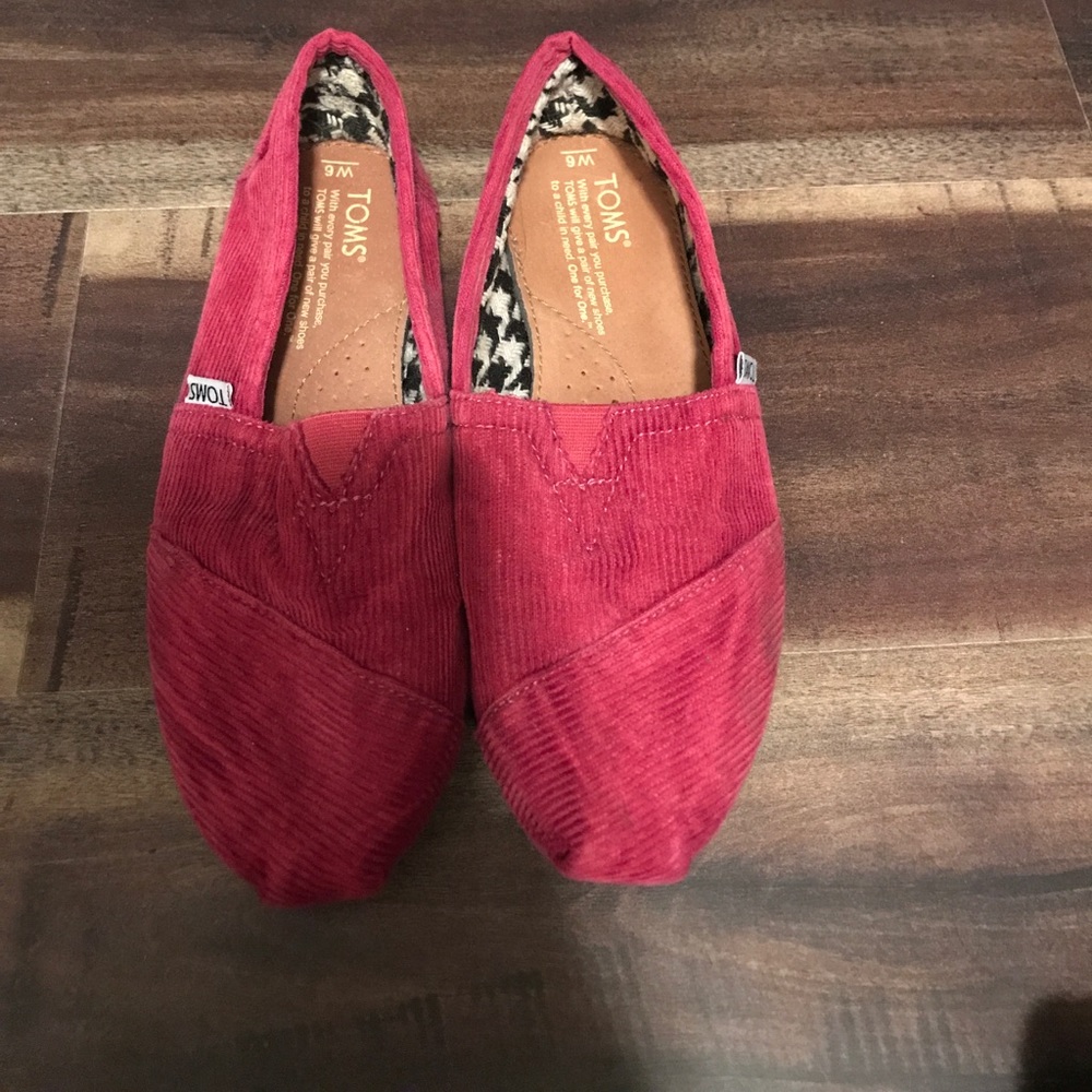 Tom's. Size 6