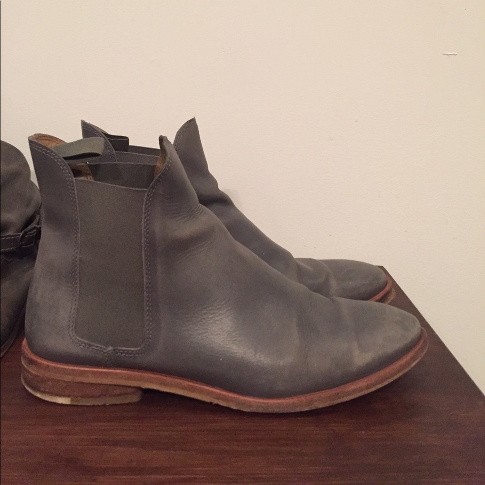 Everlane Chelsea boots