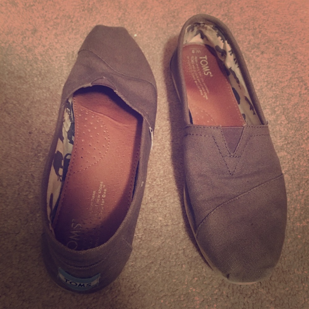 Toms