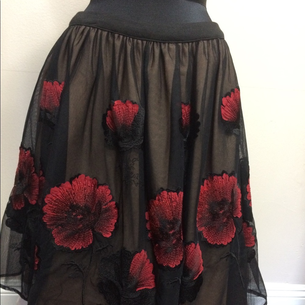 Greylin black and red flower skirt NWOT