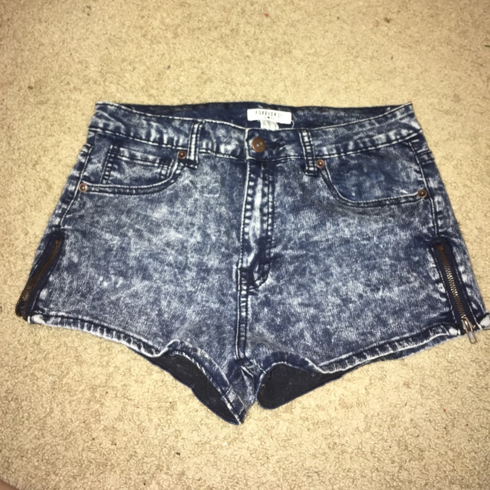 FOREVER 21 STRETCHY DEMIN SIDE ZIP SHORTS