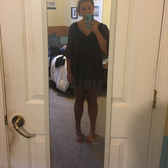 Black, floral print shift dress - Picture 2 of 4