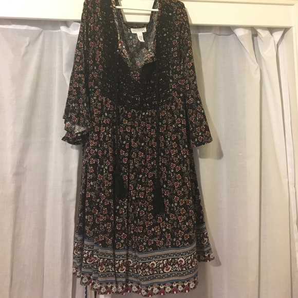 Black, floral print shift dress - Picture 3 of 4