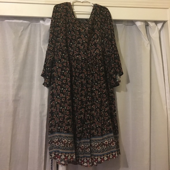 Black, floral print shift dress - Picture 4 of 4