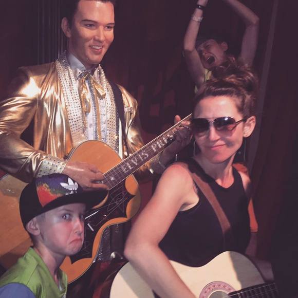 Meet your Posher - Picture 2 of 2