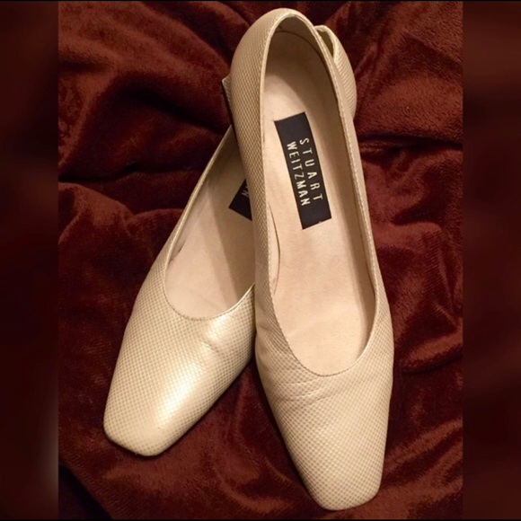 Stuart Weitzman Signature Leather Heels - Picture 5 of 5