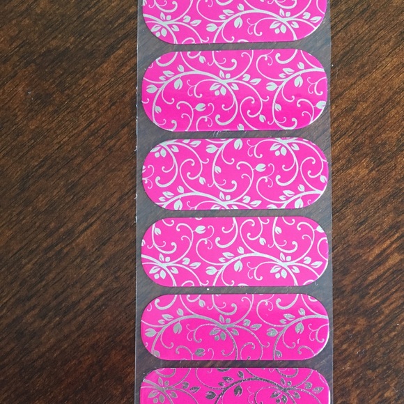 4 brand new half sheets of Jamberry wraps - Picture 1 of 4