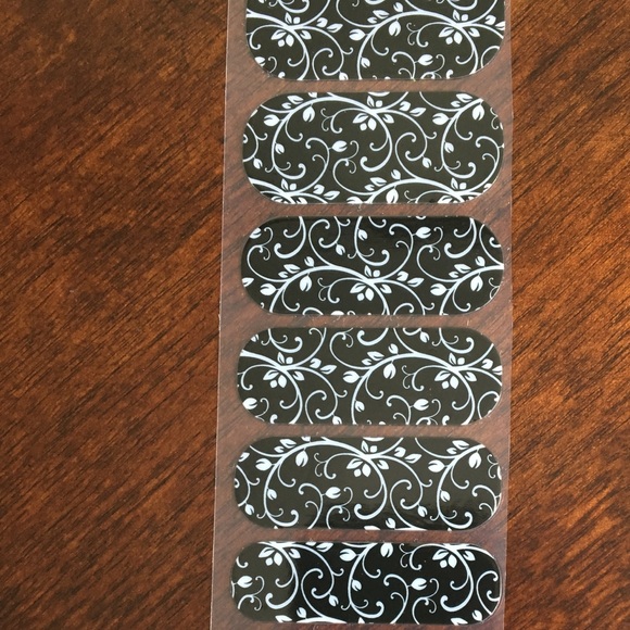 4 brand new half sheets of Jamberry wraps - Picture 2 of 4