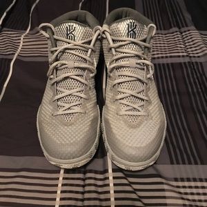 Nike Kryrie 1 'Wolf Grey'