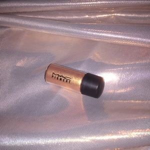 Mini MAC Eyeshadow Pigment in Melon