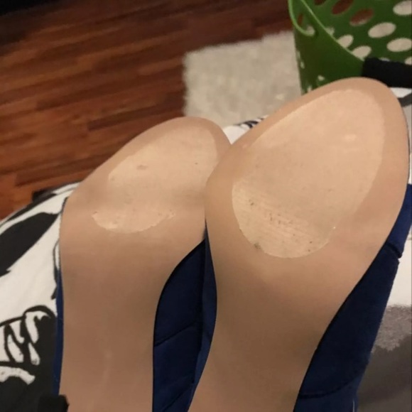 Blue fabric heels - Picture 3 of 3