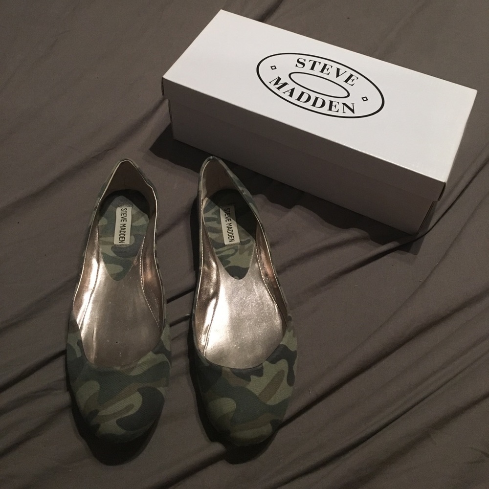 Camouflage Steve Madden flats