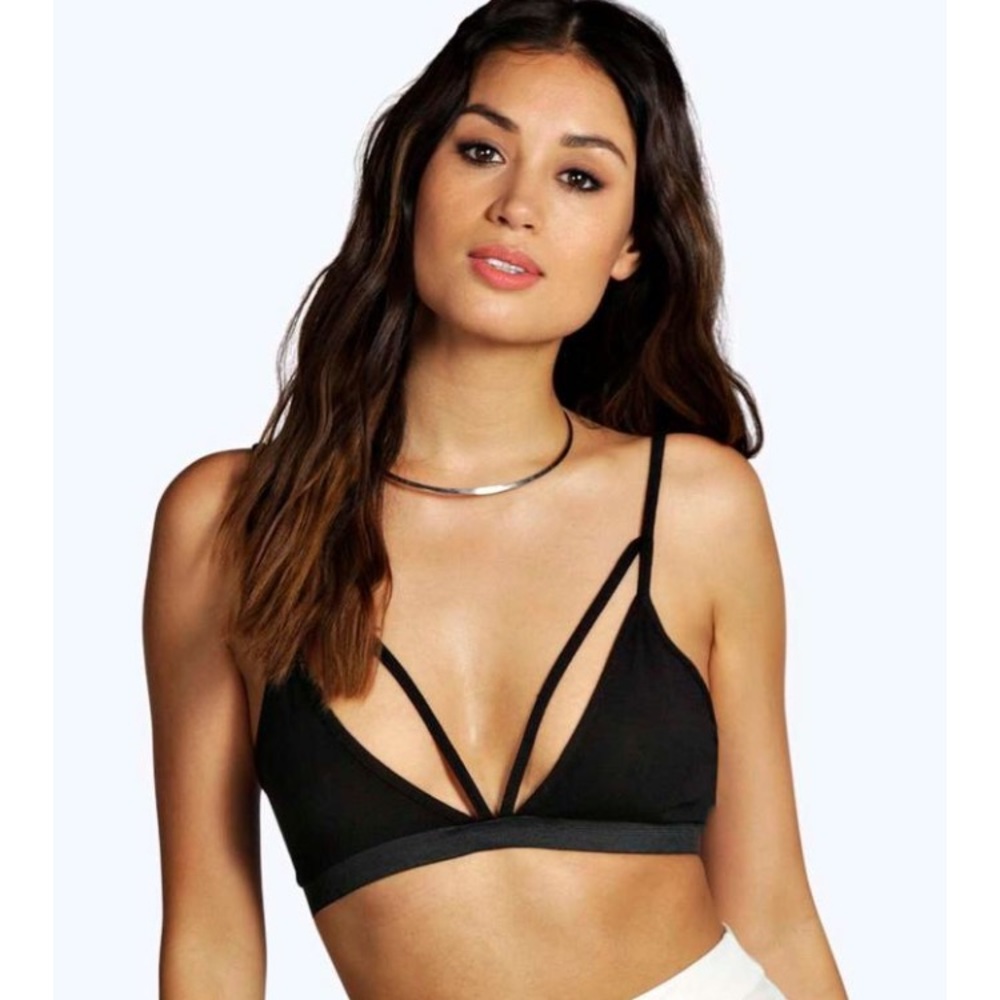 NWT Boohoo black bralette