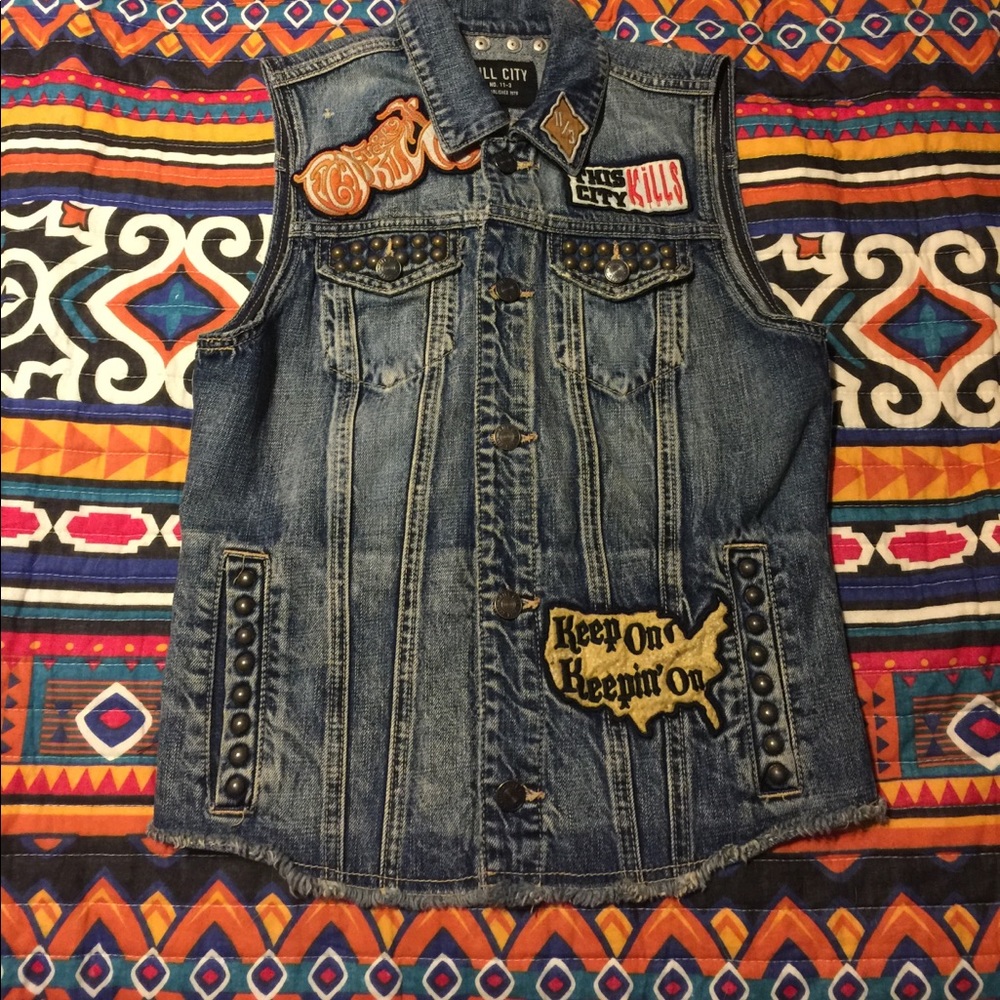Kill City Trucker Patched Vest. Size Small.
