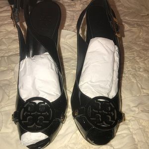 NEVER WORN Tory Butch Patent Leather Slingback