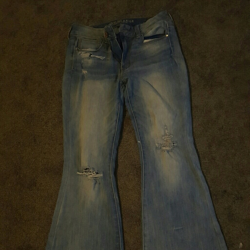 American eagle distressed lightwash jeans