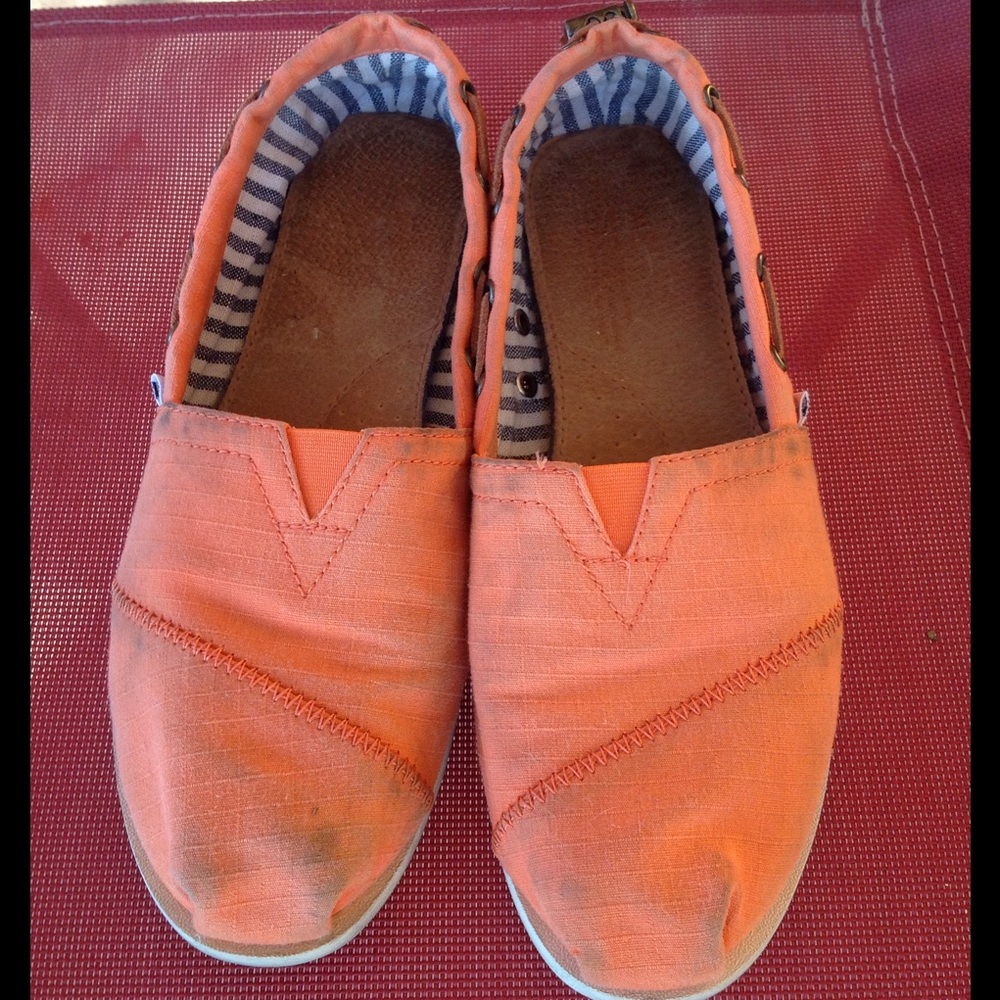 Tom's loafers/boat shoes