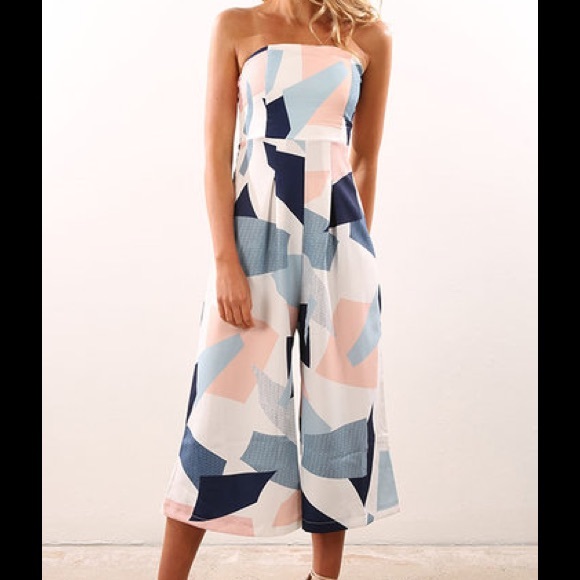 Dresses & Skirts - 🏆HP🏆SALE⬇️Gorgeous Geo Romper