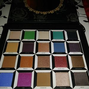 Okalan pressed pigment palette