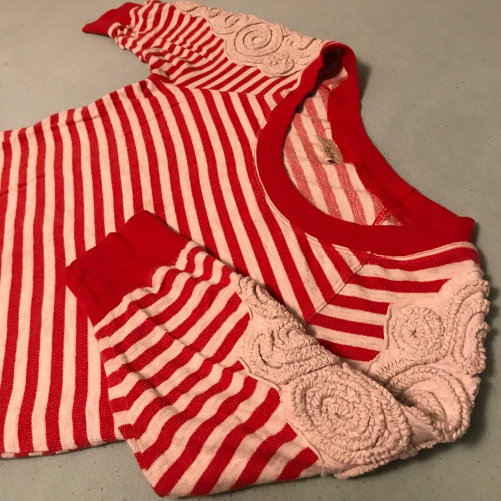 Women's lightweight sweatshirt w/ texture design