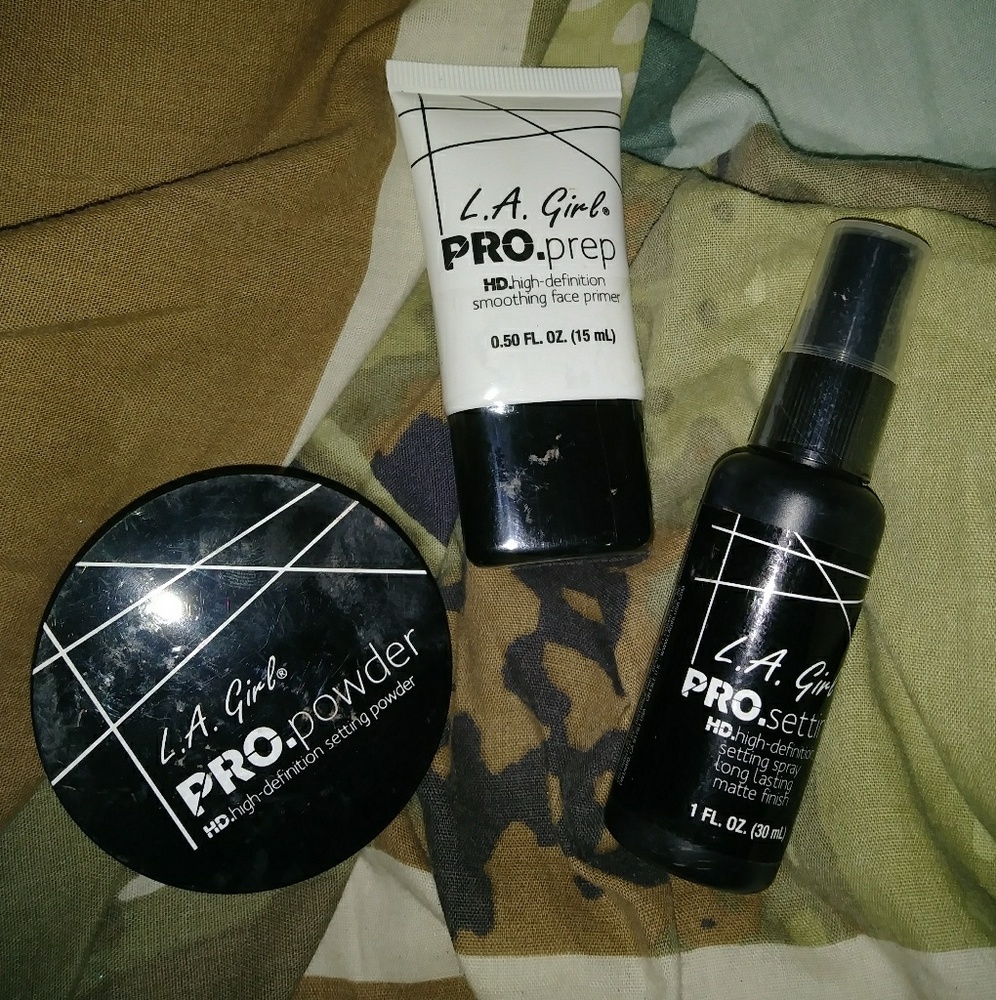 La girl setting trio