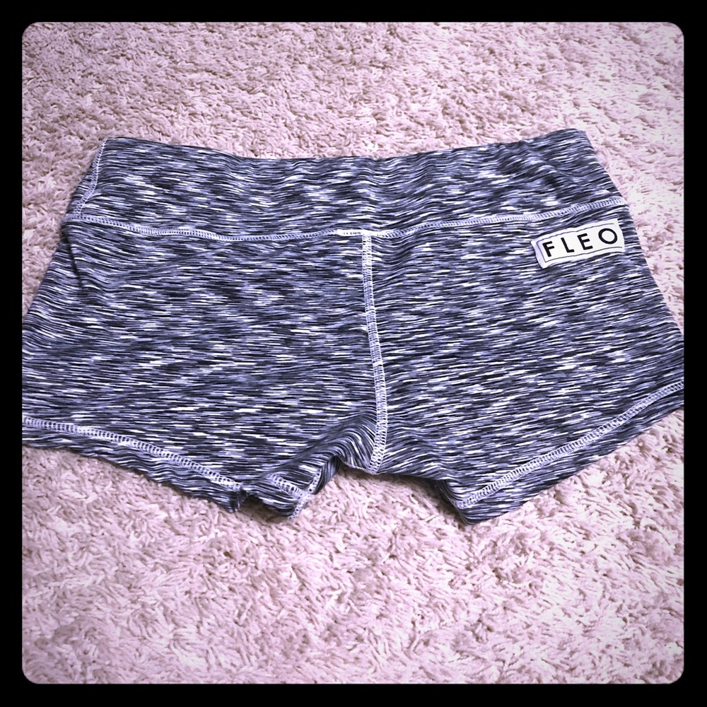 Black and white FLEO shorts ❤️