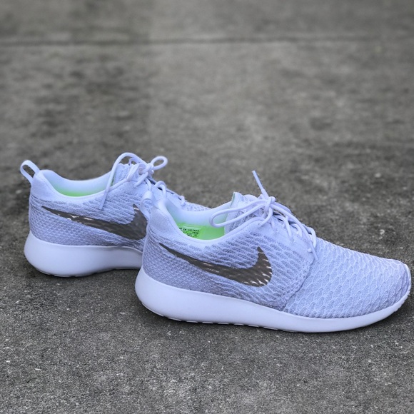 Nike Shoes - NWT Nike ID Roshe One Flyknit WMNS, size 9.