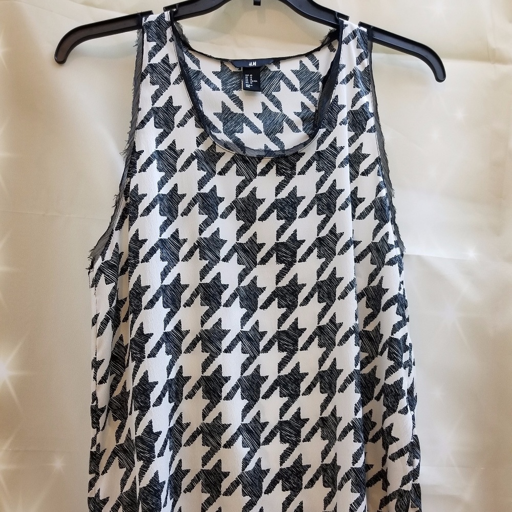 Hounds-tooth sleeveless blouse