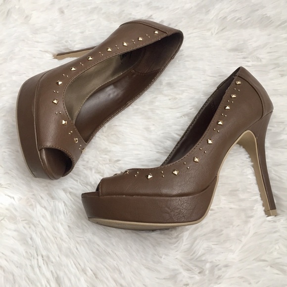 💥4/$25💥 Faux Leather Brown Studded Fioni Heels - Picture 4 of 7