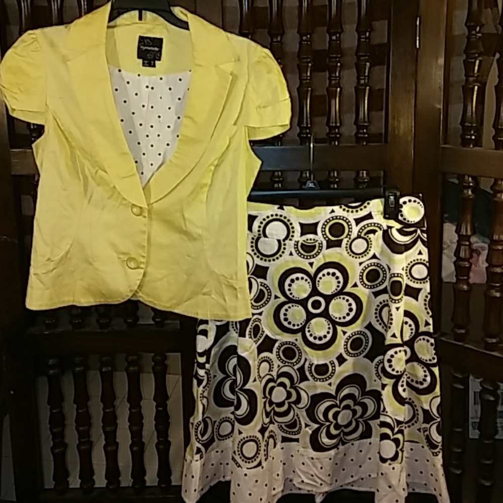 Cute yellow and brown suit, size 7