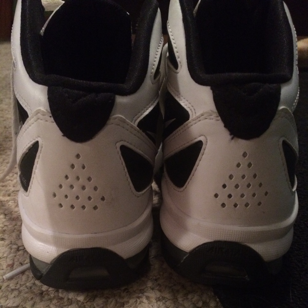 Nike - Picture 2 of 4