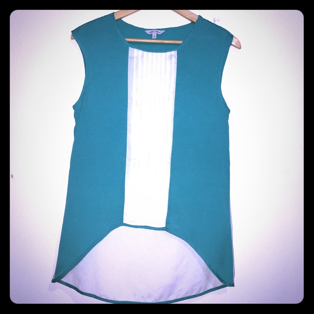 ✨TURQUOISE AND IVORY TOP✨