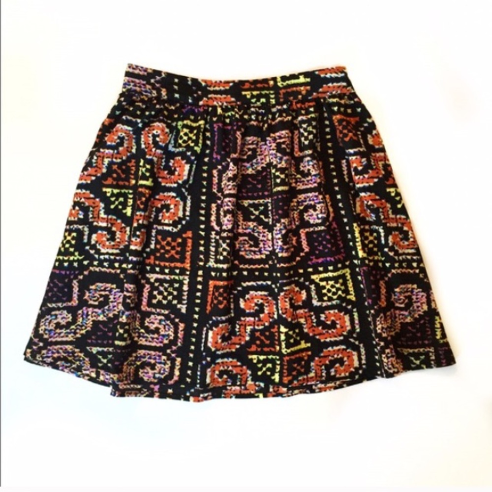 High waist multi colored skirt. Side zip size 6