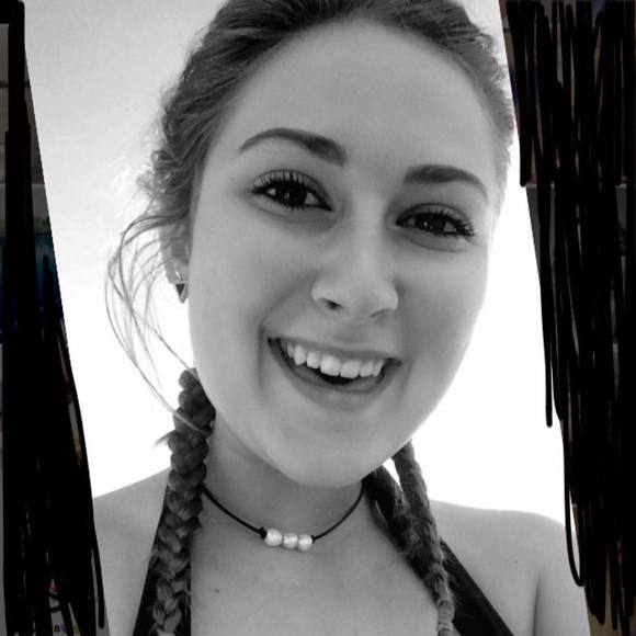 Meet your Posher, Tiffany - Picture 1 of 1