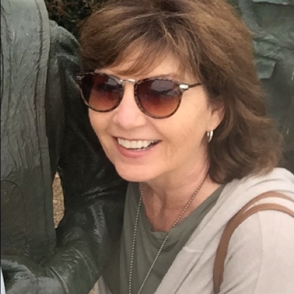 Meet your Posher, Lynn - Picture 4 of 4