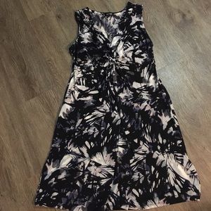 Beautiful dress with knot detail