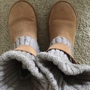 UGGS - size 7 - tan-pre loved
