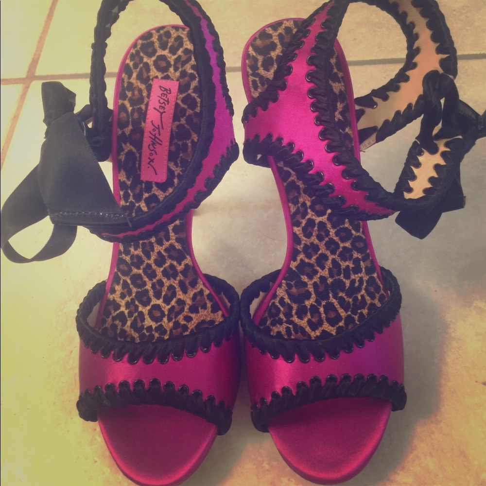 Betsey Johnson 7.5 Satin Heels