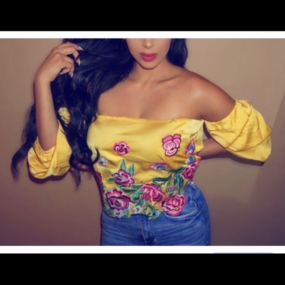 Ruffle sleeve top