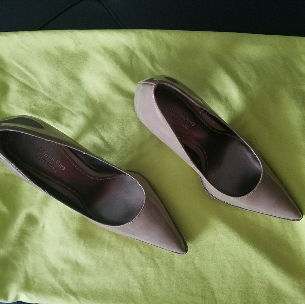 Vera Wang high heels shoe size 7