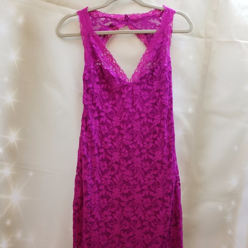 Moda international- Fushia Stretch lace midi dress