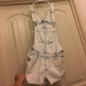 Blue jean overall shorts!!