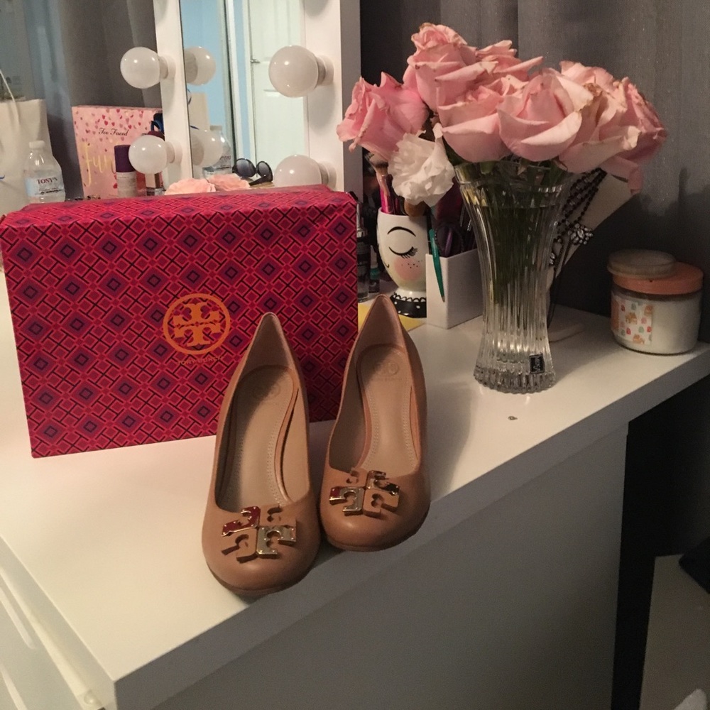 Tory burch Lowell wedge priced firm 💥