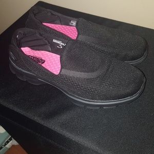 Skechers woman goga mat go walk slip on shoes