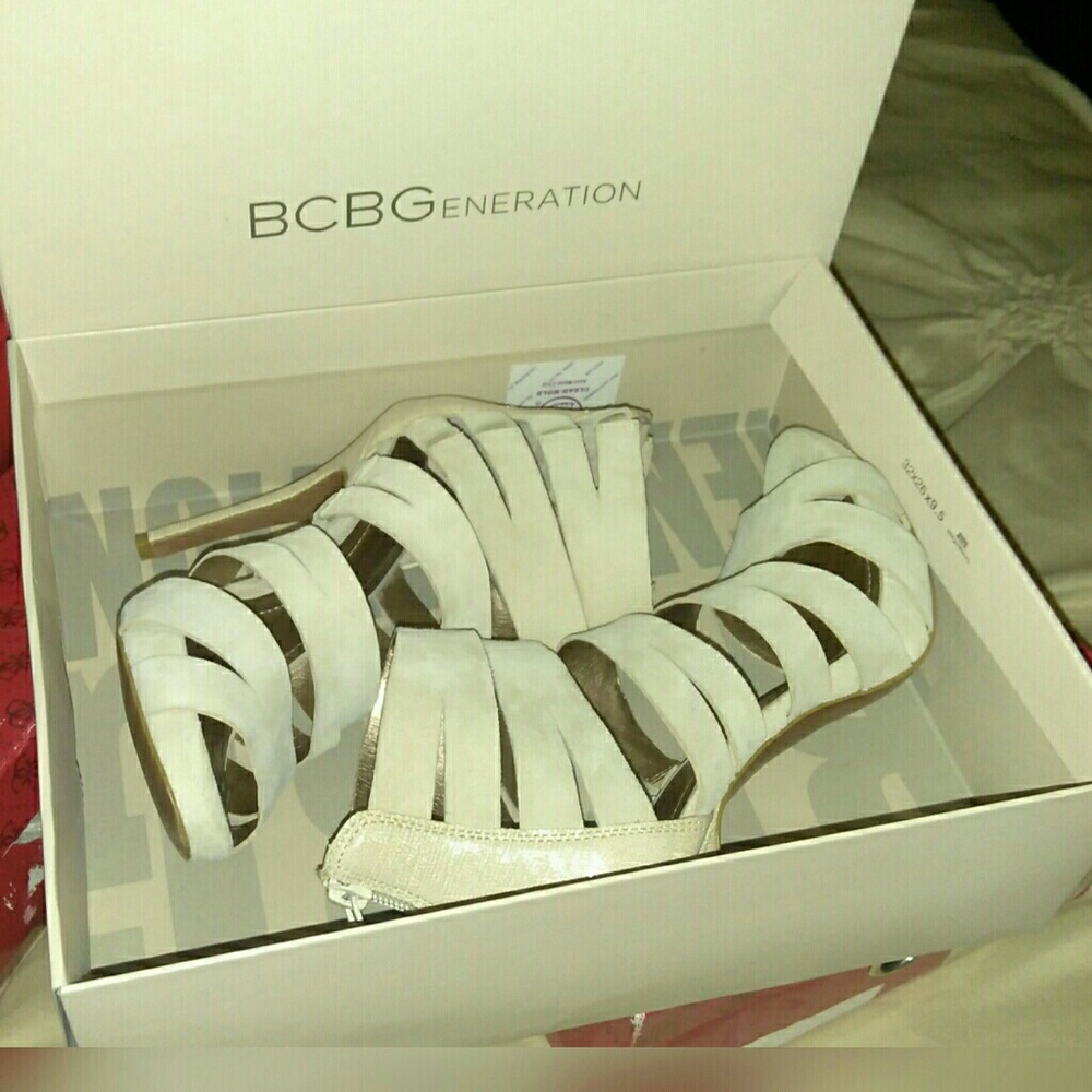 BCBG BEAUTIES - Picture 4 of 4